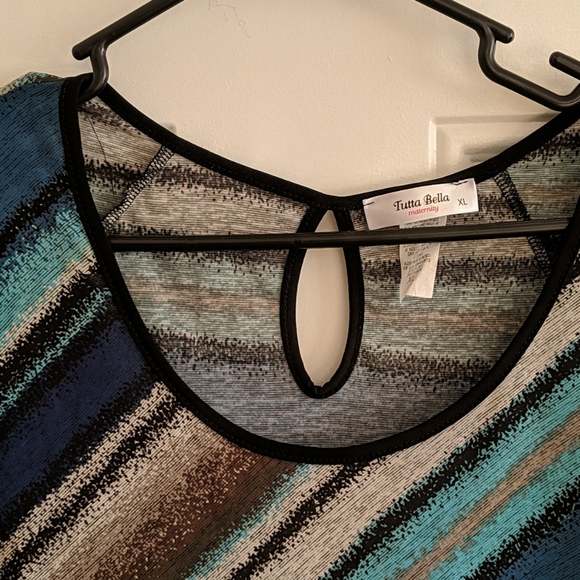 Very Pretty Maternity Top - Picture 2 of 4